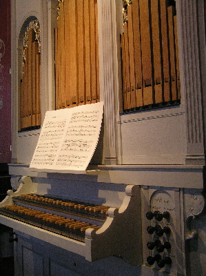 huisorgel Westzaan - detail klavieren